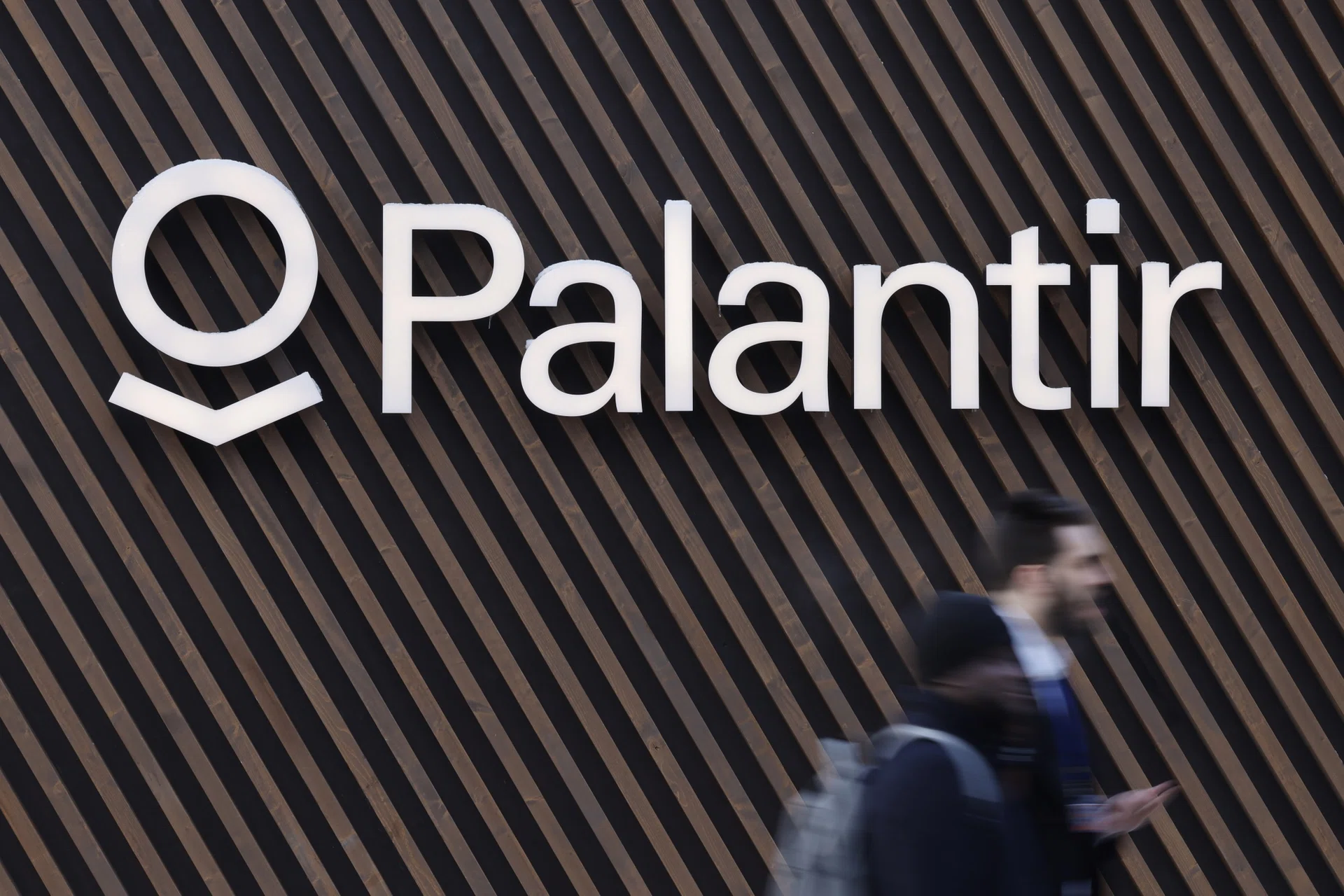 Boeing taps Palantir to bring AI to defence, space factories