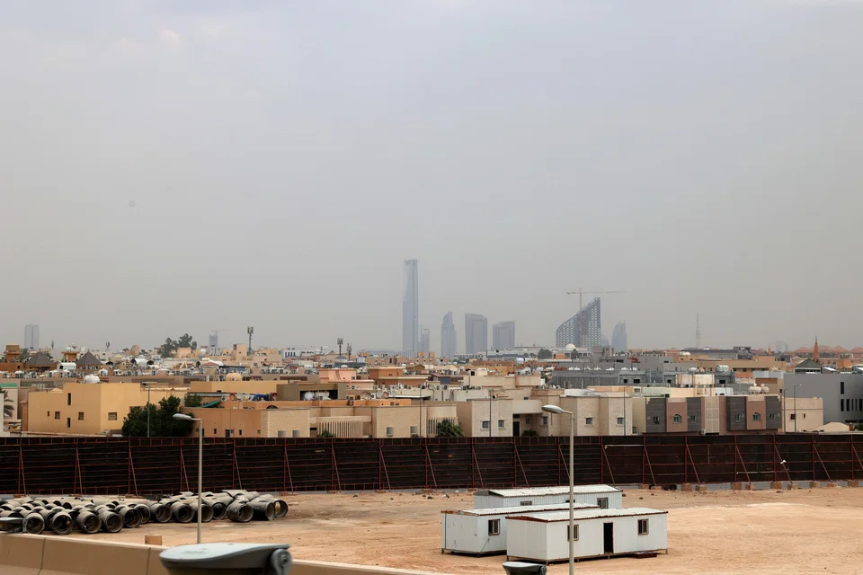 The offering, which comprises around 100 million shares, will be determined through an accelerated book building and that the final results will be announced on Thursday.