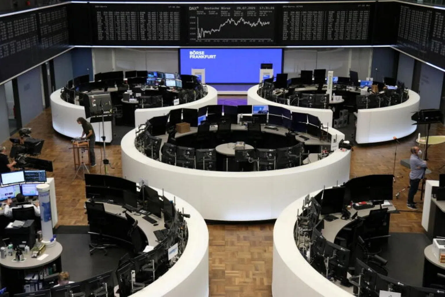 Europe Stocks close at new highs on earnings lift