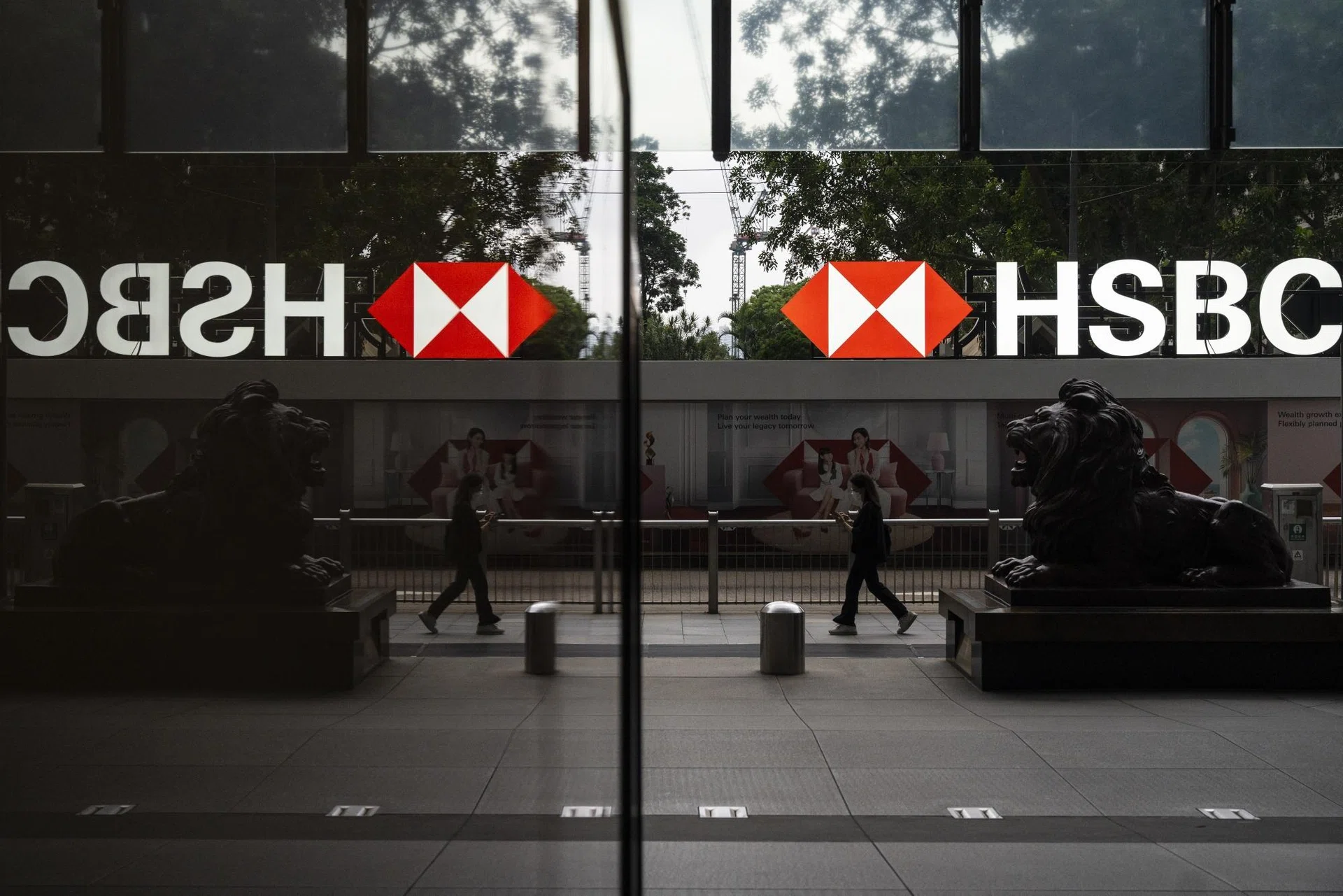 HSBC opens wealth centre at Singapore Land Tower amid premium pivot ...