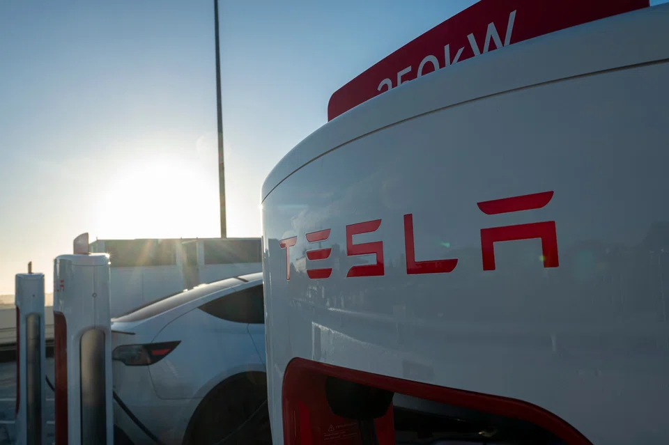 Tesla said on Tuesday (Jul 2) that it delivered 443,956 vehicles in the second quarter, better than the 439,302 average analyst estimate. 