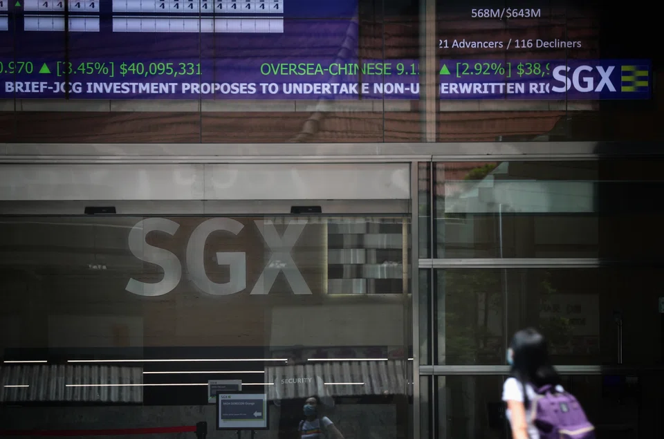 The Straits Times Index (STI) grew 0.05 per cent or 1.64 points to 3,147.41 as at 9.01 am. Advancers outnumbered decliners 61 to 40 after 27.8 million securities worth S$45.6 million changed hands.