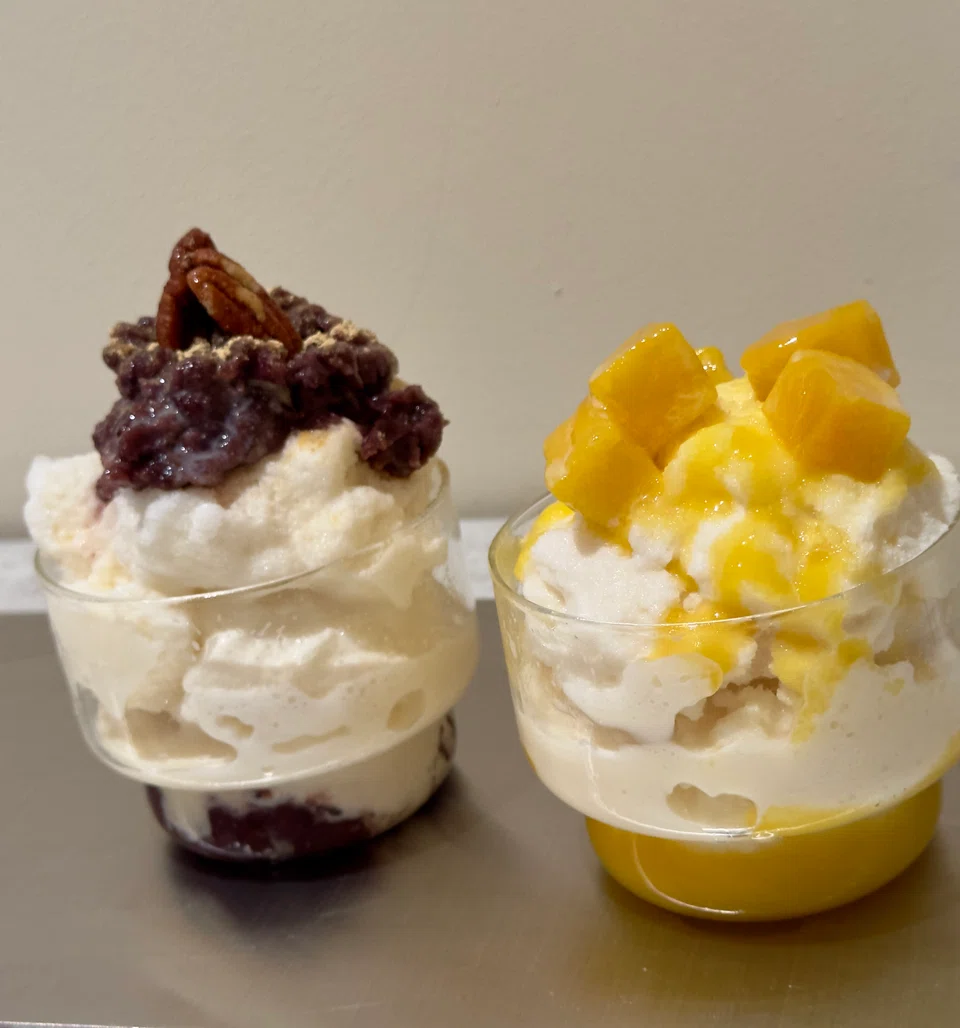 Refreshing mango and red bean bingsu.