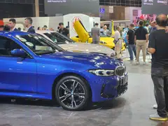 As at Sep 30, there are 9,000 non-HDB households and 2,000 HDB households with at least three cars.