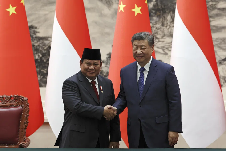 Chinese President Xi Jinping (right) and Indonesia President Prabowo Subianto. During Prabowo's visit, both sides signed several cooperation deals, including in housing and the export of fresh coconuts from Indonesia to China.