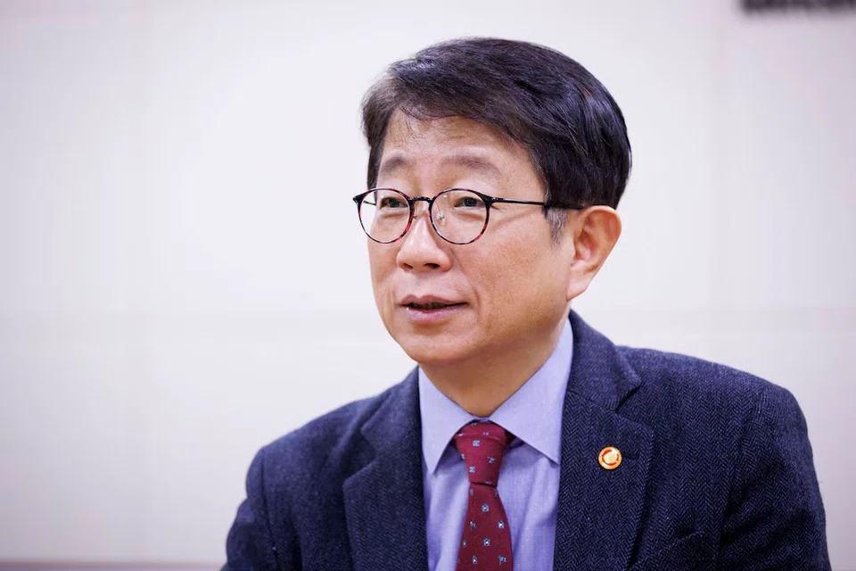 South Korean Transport Minister Park Sang-woo said he will try to find the right timing to resign after addressing the current situation.