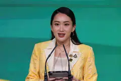  Prime Minister Paetongtarn Shinawatra (top) is not concerned about the no-confidenc vote as the government  had the backing of more than half of the house, says Pheu Thai Party secretary-general Sorawong Thienthong.