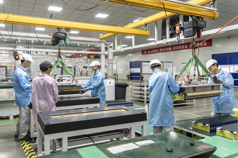 The Chinese manufacturing sector expanded 6.2 per cent last quarter, according to detailed gross domestic product data released on Tuesday (Jul 16). 