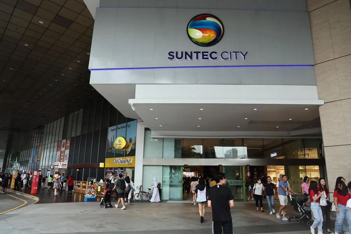 Pixgeneric / Suntec City Mall taken on Aug 26, 2023, use for covid-19, shoppers, rentals, retails, shopping, purchasing power