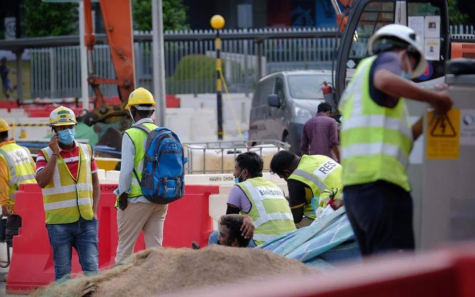 Non-resident employment rose across all work pass types in Q2, with the bulk coming from work permit and other work passes. 