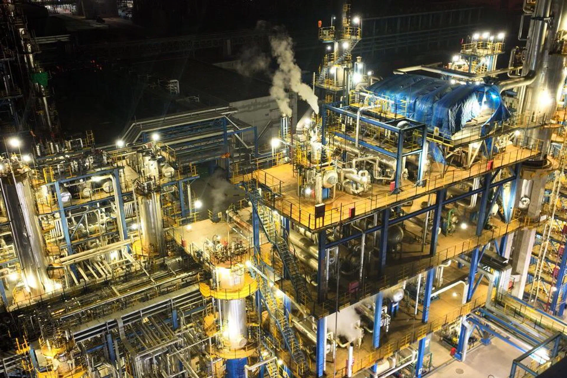 China tells private refiners to keep up fuel output at all costs