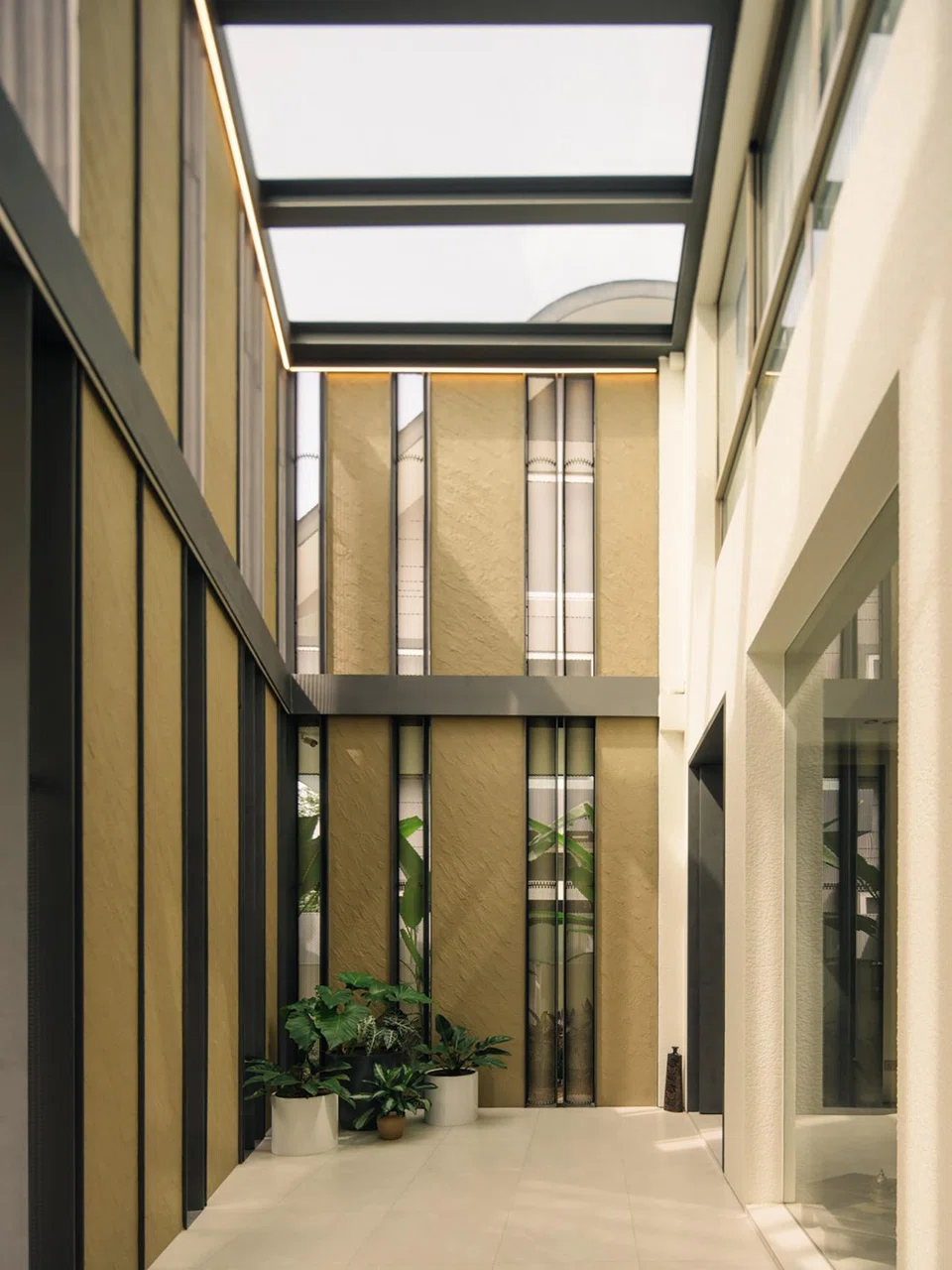 The vestibule at the front of the house provides shade and privacy to the living areas. 