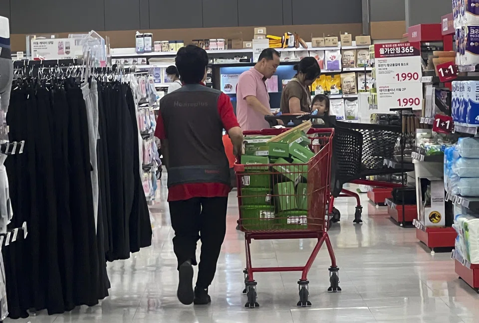 South Korea's CPI rose 1.6 per cent in September from a year earlier, after a rise of 1.9 per cent in August, data from Statistics Korea showed on Wednesday.