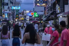 Foreign tourist arrivals into Thailand are set to beat official forecasts with the lifting of pandemic-era restrictions, a rare positive for the nation’s Covid-battered economy and currency. 