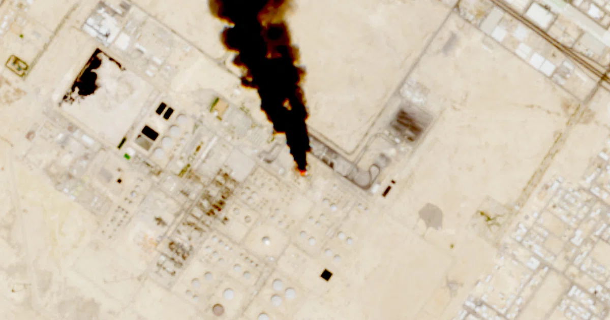 Saudi airports strikes kill three as Yemen fighting escalates; Syria to provide Hormuz-bypass option
