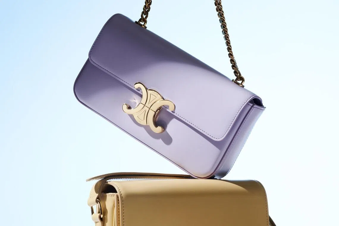 Light lavender and pollen – seen here on the Chain Shoulder Bag Triomphe and Teen Triomphe – are the season’s newest and hottest colours.