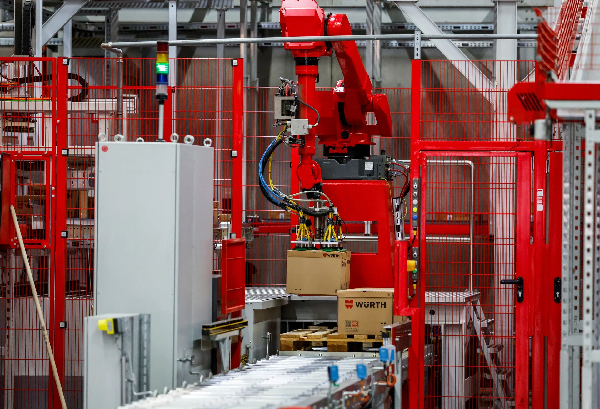 German factory orders increase for first time in 5 months