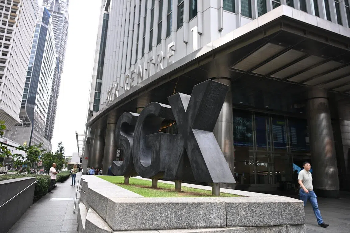 Across the wider market, advancers outnumbered decliners 332 to 220 for the day, with 1.5 billion shares worth S$1.3 billion changing hands.