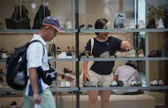 As at end-Q1, there was a total supply of about 605,000 sq m GFA of retail space in the pipeline. 