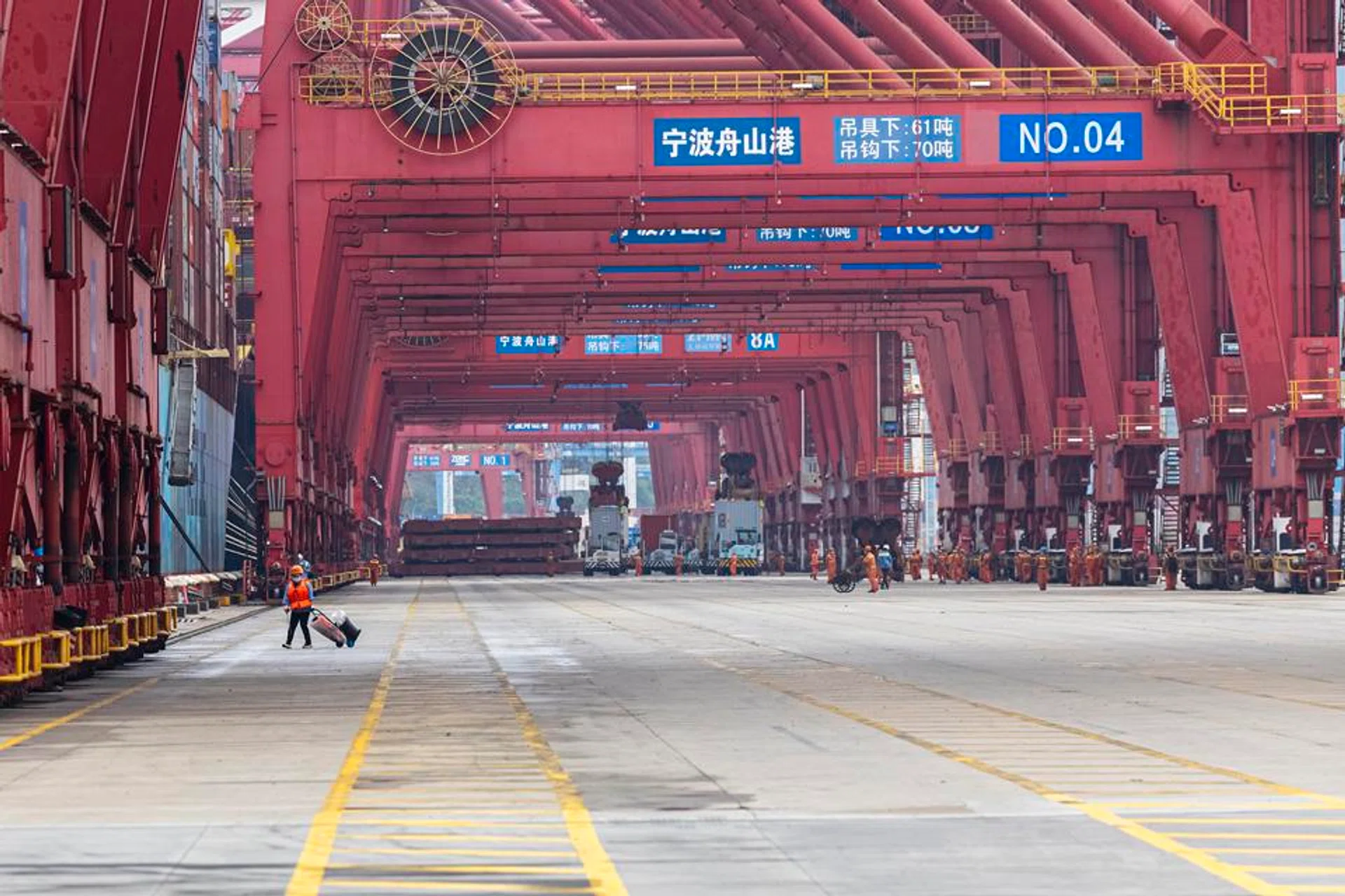Major Chinese ports handle record throughput in 2025 amid US tariffs