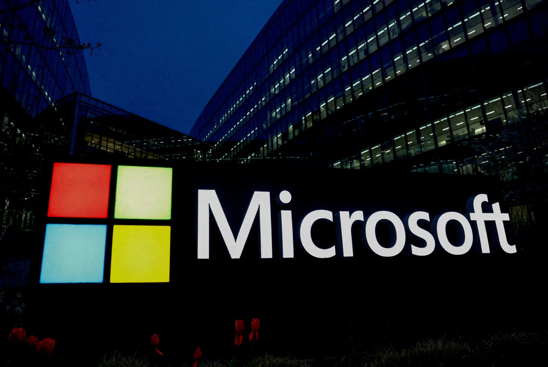 Microsoft’s cloud unit accelerates to fastest growth since 2022