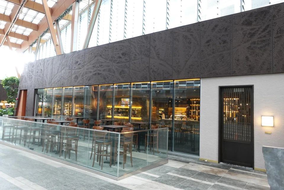 Wagatomo sits in the open-space F&B playground in Guoco Tower.