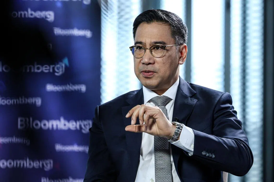 Sethaput Suthiwartnarueput, governor of the Bank of Thailand says with private consumption forecast to expand about 4 per cent this year after a record growth of 7 per cent last year, there’s no need to stimulate demand across the board.