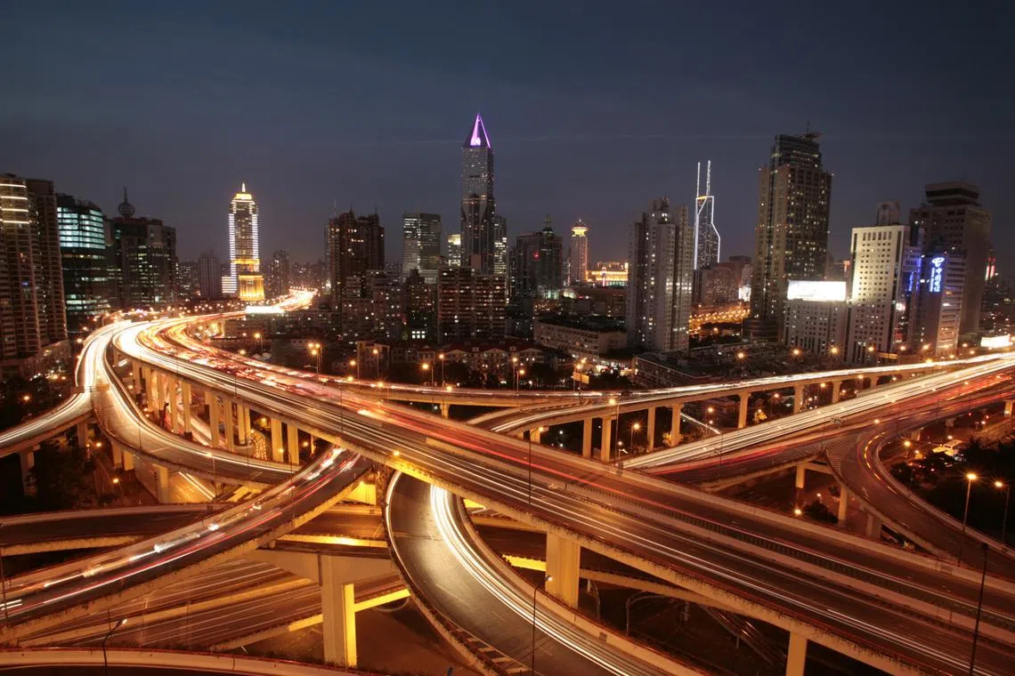 Traffic flow at highway overpass in downtown Shanghai, China on Tuesday, Jan. 26, 2010

Photographer: Kevin Lee/Bloomberg News