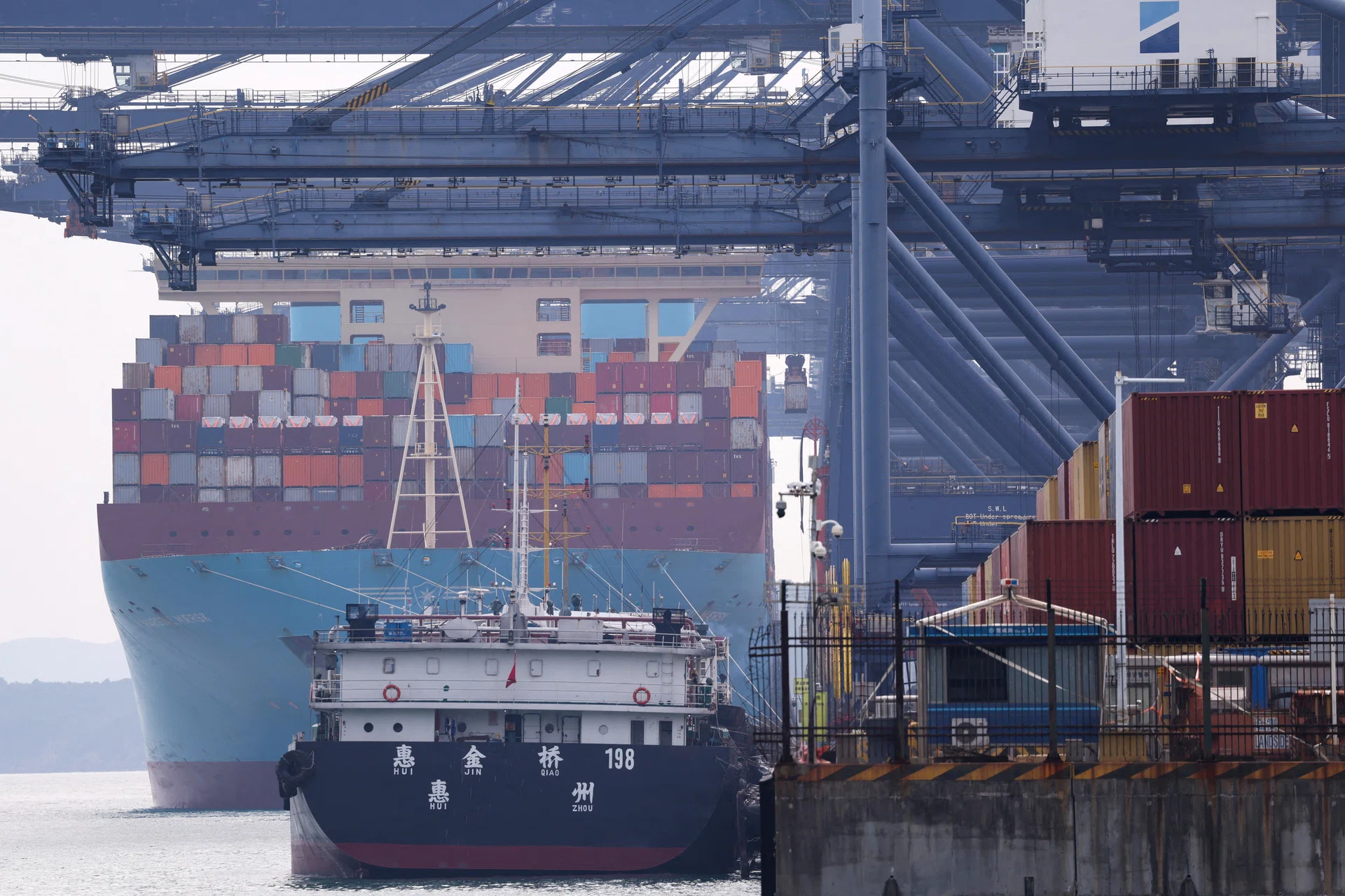 China export growth beats forecasts in May on AI boom and Gulf war stockpiling