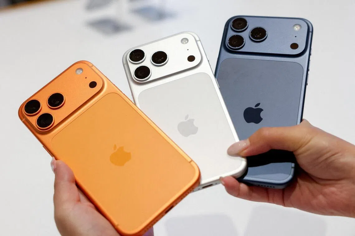 Apple led the smartphone market for the first time in a first quarter with a 21% market share.