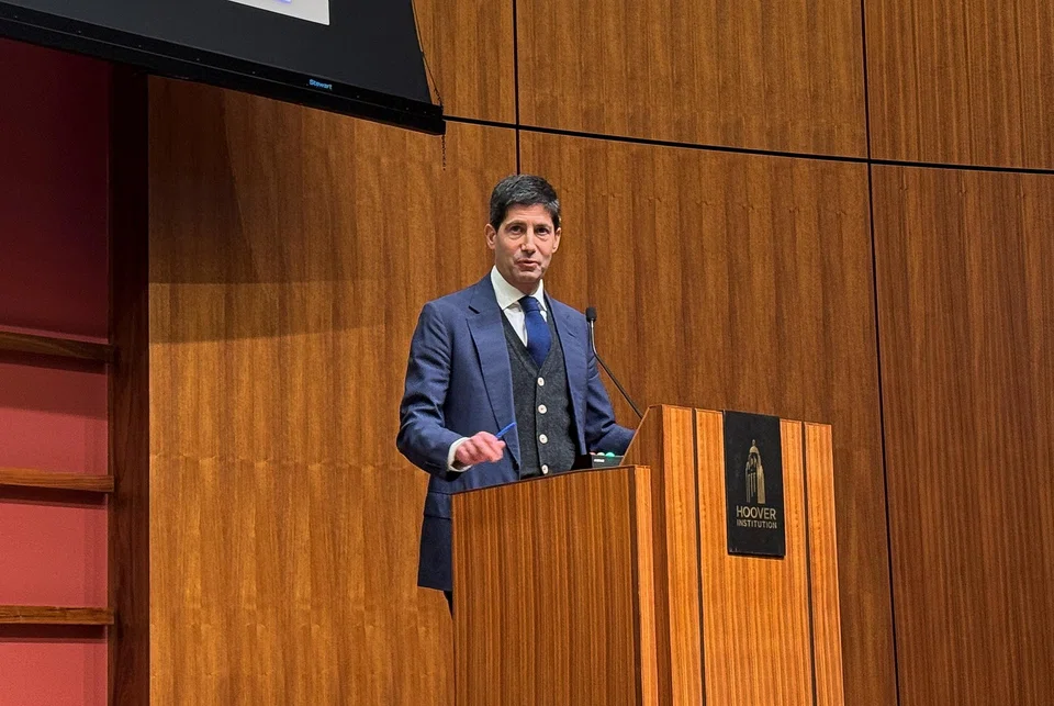 Former US Federal Reserve Governor Kevin Warsh speaks during a monetary policy conference at Stanford University’s Hoover Institution in Palo Alto, California,  May 9, 2025.