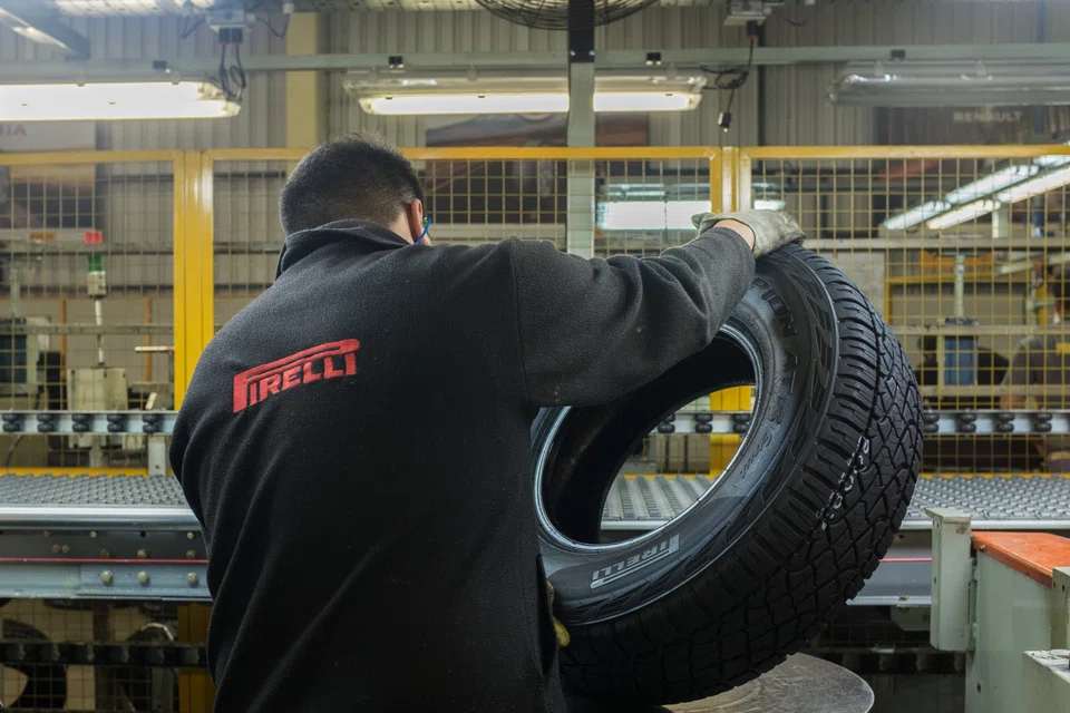 Pirelli’s CyberTyre is a tyre system made by hardware and software that enables driving functions such as braking optimisation, automatic emergency braking and automatic speed reduction.