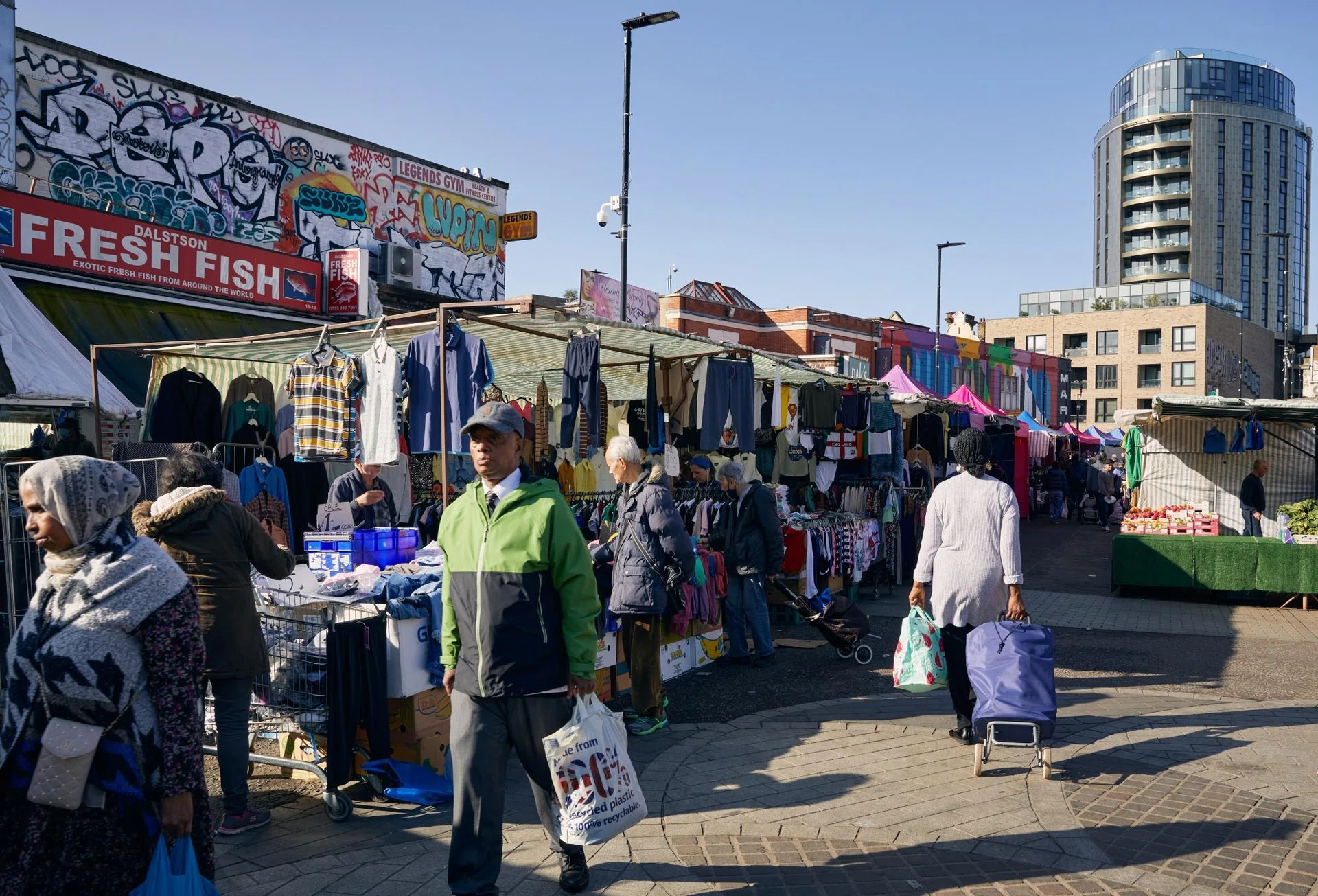 UK consumer confidence falls amid fear of job losses: survey
