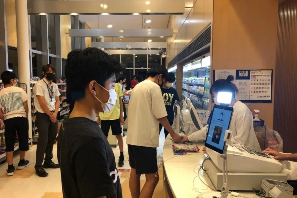 Japan's Kaiyo Academy is trialling NEC's facial recognition payment system, allowing students to pay with just their faces even when masked. 