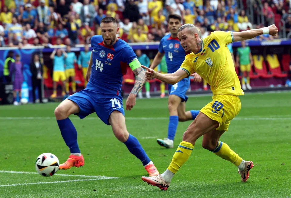 Skriniar (left) says the pressure will be squarely on the English, and that has already affected how they have played at the tournament in Germany.