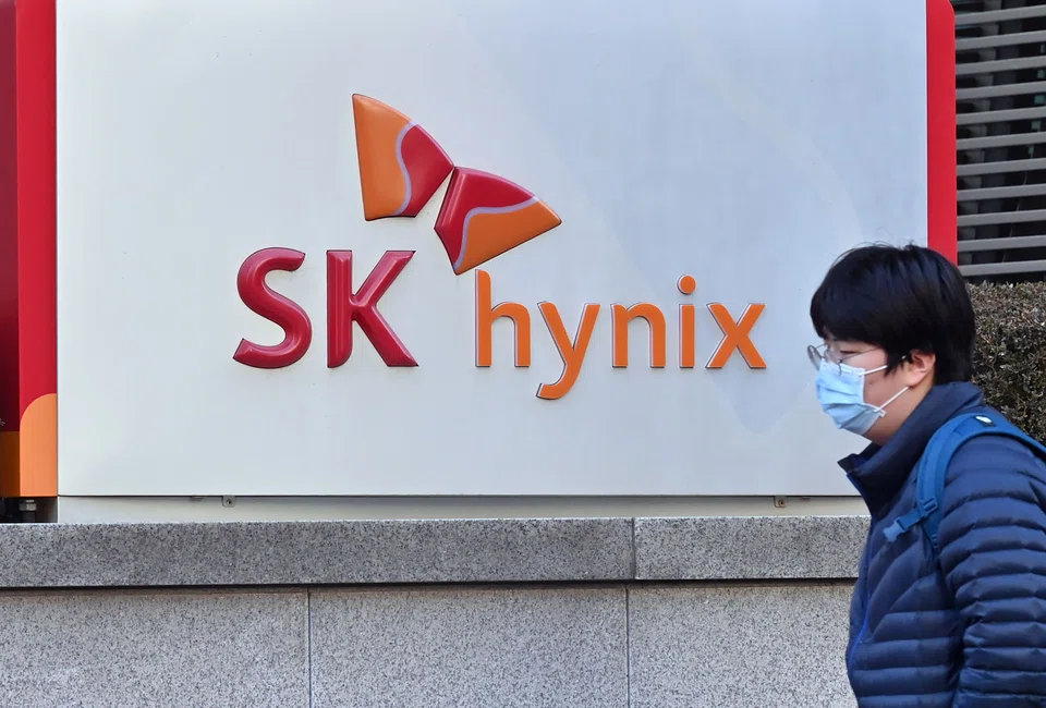 SK Hynix is sticking largely with plans to spend about 21 trillion won this year building up DRAM and NAND capacity.