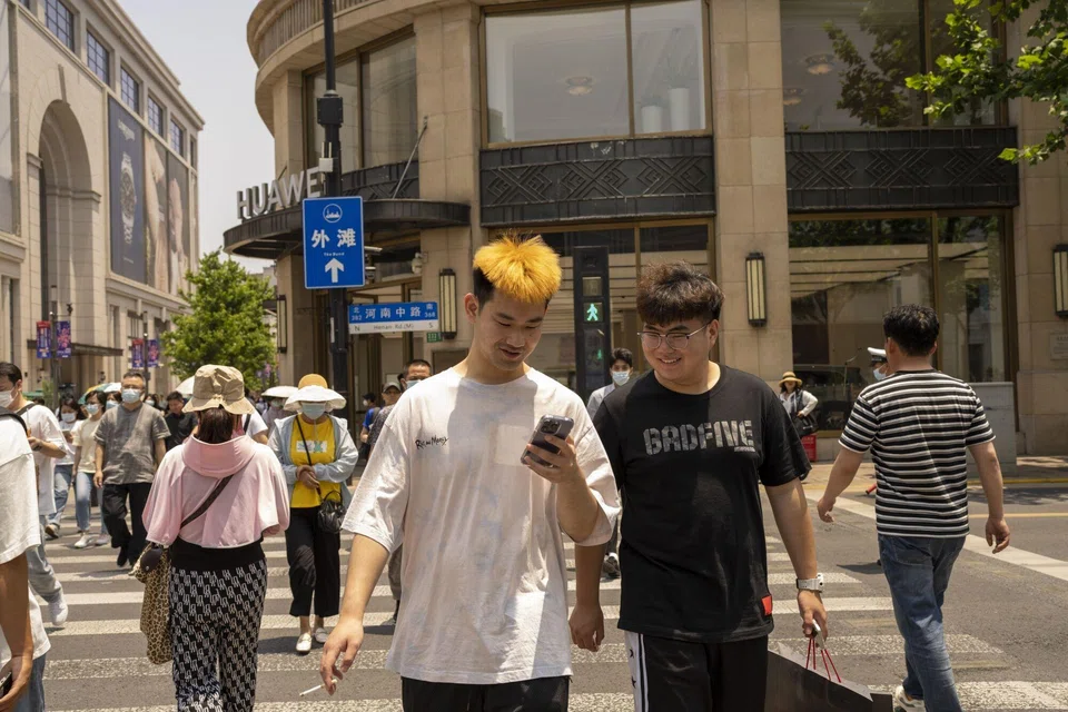 Pedestrians at a road crossing in Shanghai, China, on Jun 2. Consumers, for one, are not taking advantage of the central bank’s lower rates on new home purchases.