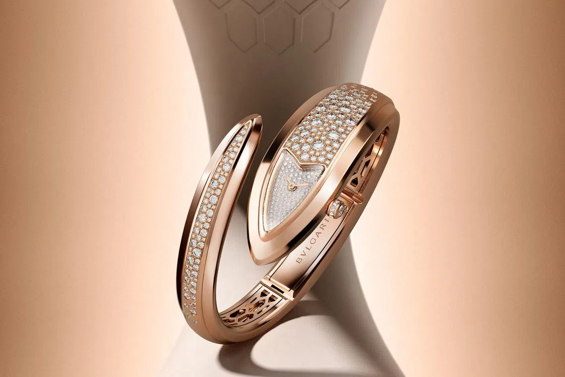 The Serpenti Aeterna in pink gold with diamonds.