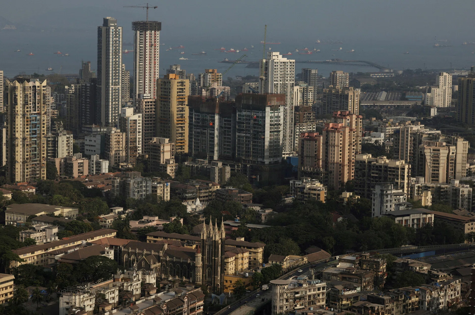Tycoon buys Mumbai tower for US$74 million in record home deal - The Business Times