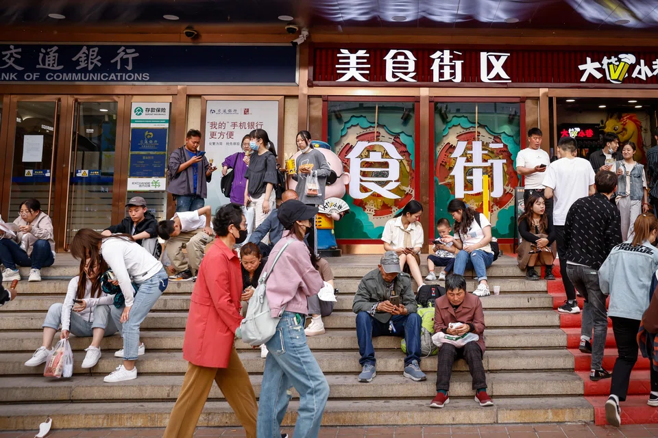 China’s economy grew at a faster-than-expected pace in the first quarter, as businesses and consumers shook off the chill of strict Covid-19 curbs that were lifted in December. 