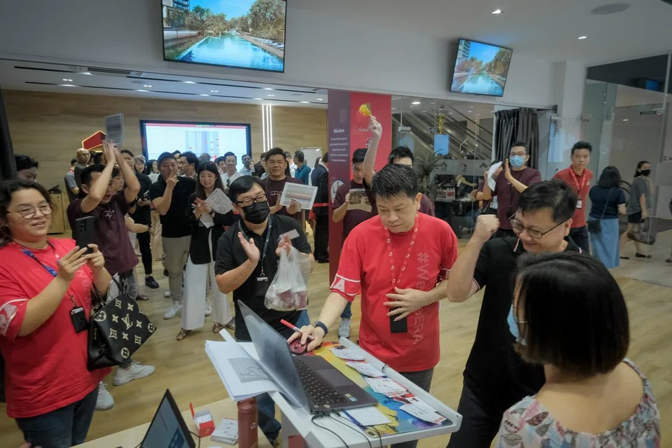 Blossoms by the Park achieved a take-up rate of about 75 per cent, at an average price of $2,423 per square foot (psf). 