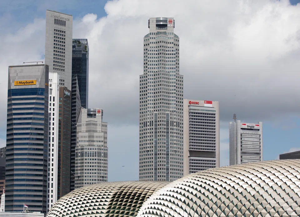 The STI’s reduced volatility versus other indices in the world makes it ideal to add Singapore blue chips to a diversified portfolio.