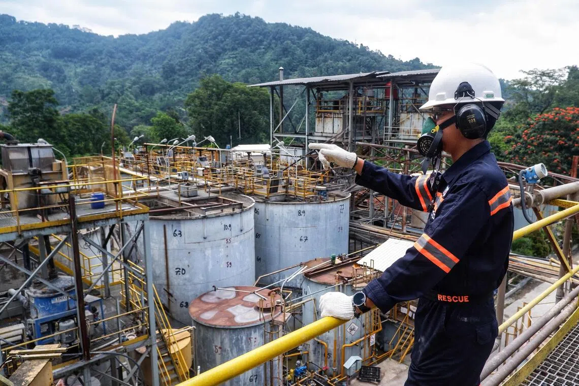 A worker gestures at the gold processing plant of PT Aneka Tambang Tbk (ANTAM)’s Pongkor underground gold mine in Bogor, West Java, Oct 16, 2025. The biggest beneficiaries of FDI into Indonesia in the July-September period were the base metal, mining, transportation, warehouse and telecommunication industries.