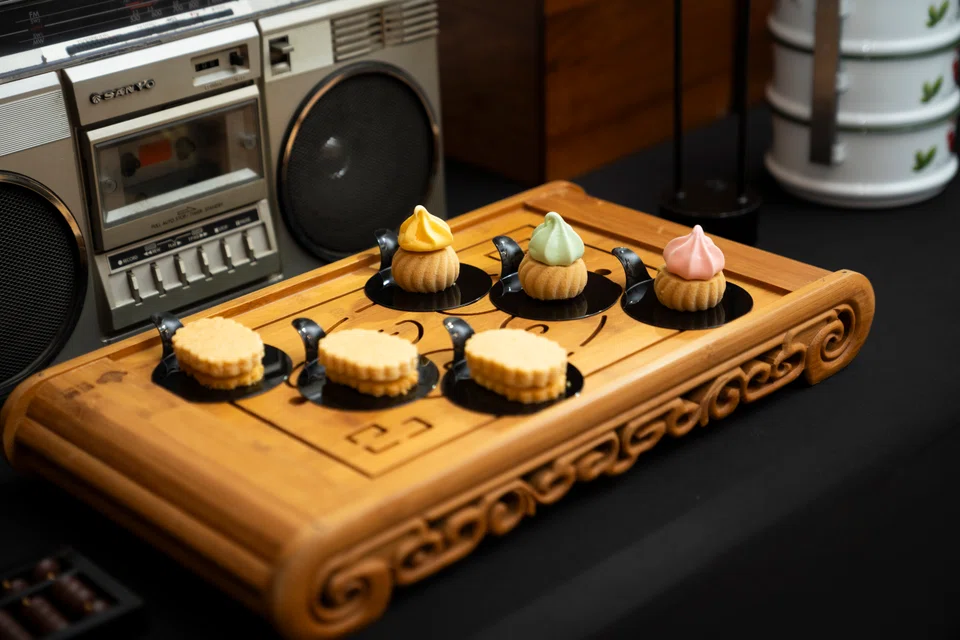 Nostalgia menu presented by UOB Painting of the Year artist Shen Jiaqi and executive chef Alvin Leong of Parkroyal Collection Pickering.