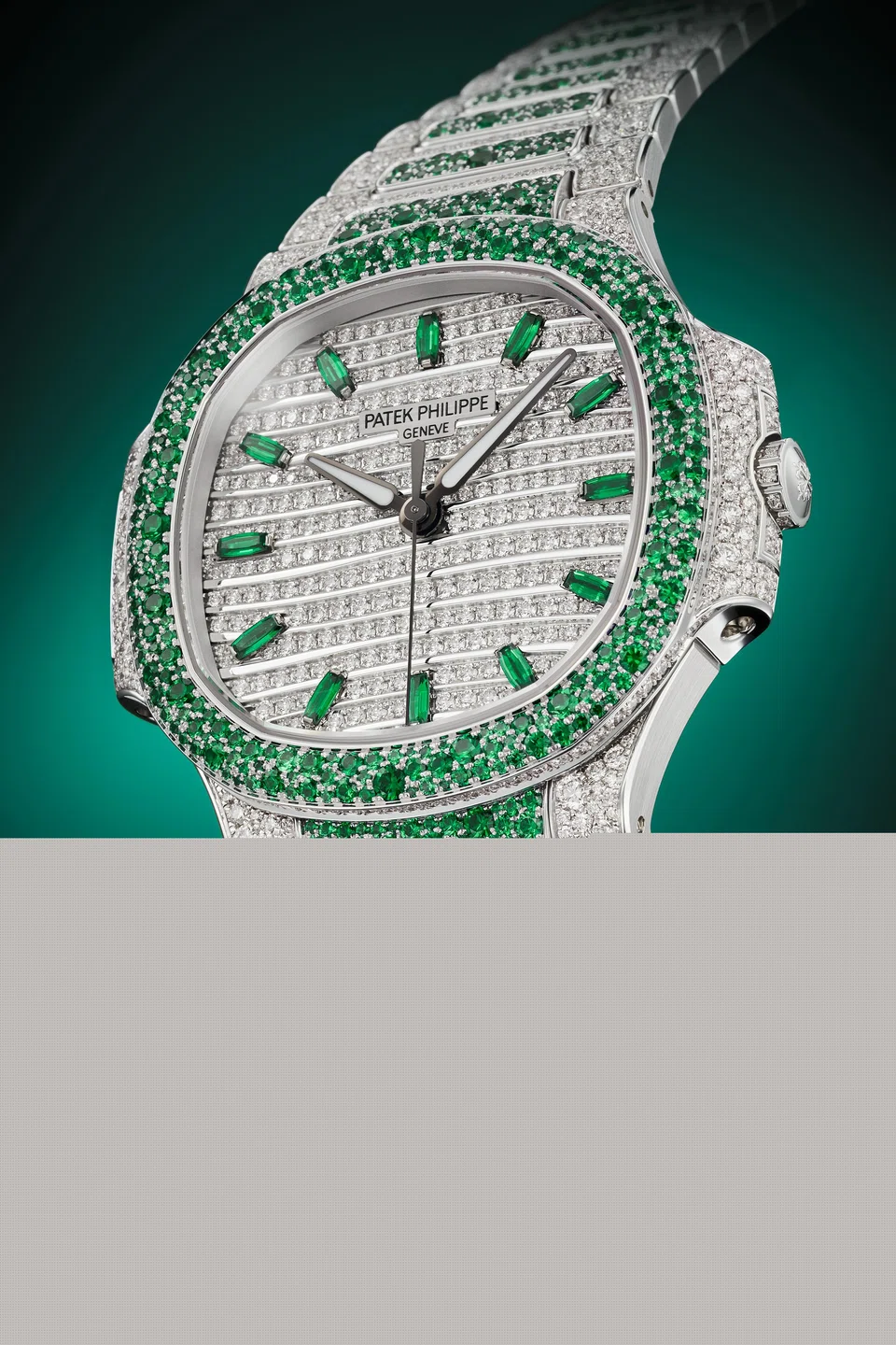 The Ladies' Nautilus Ref 7118/1453G-001 with diamonds and emeralds.