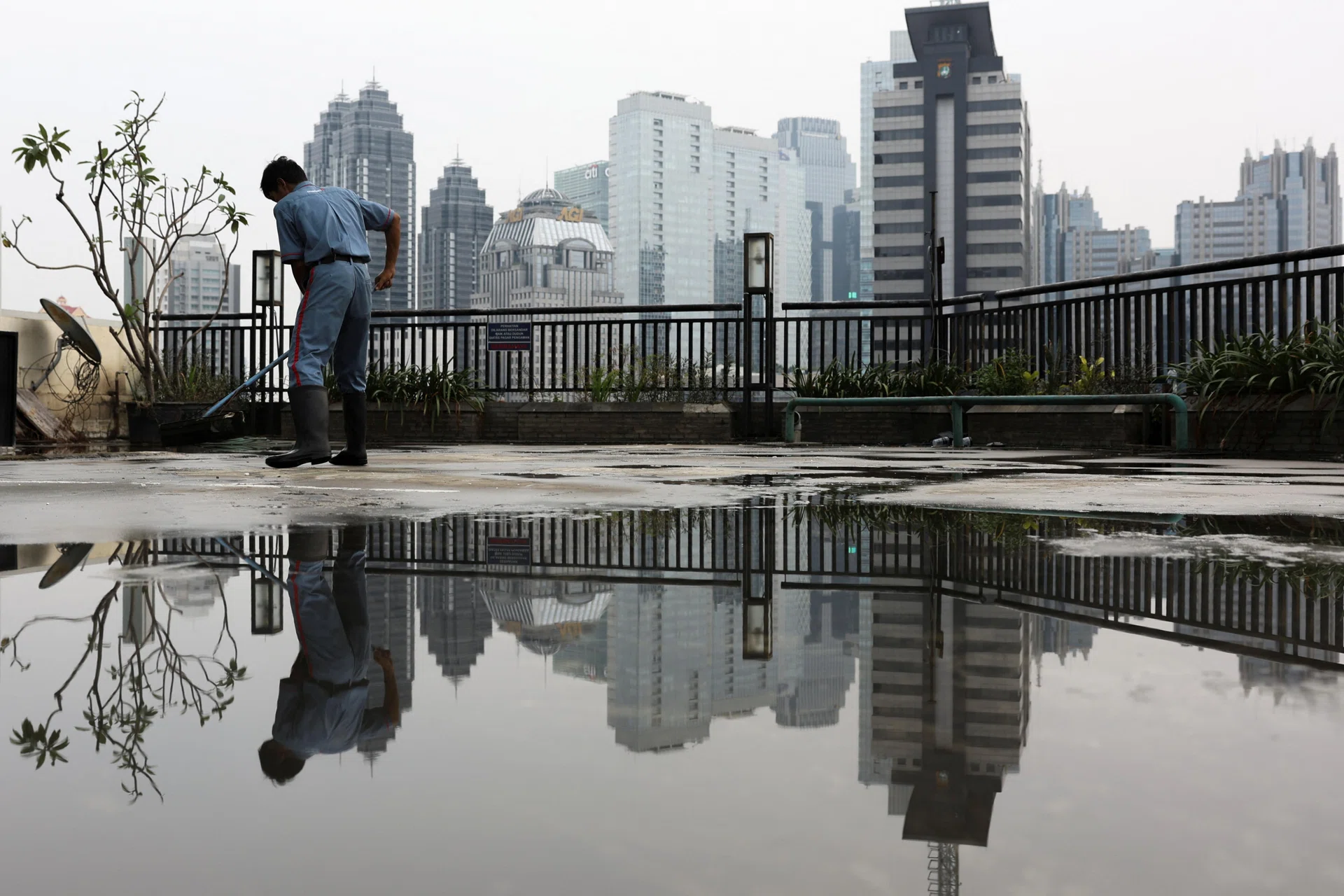 Indonesian firms set to extend bond issuance surge on low rates - The ...