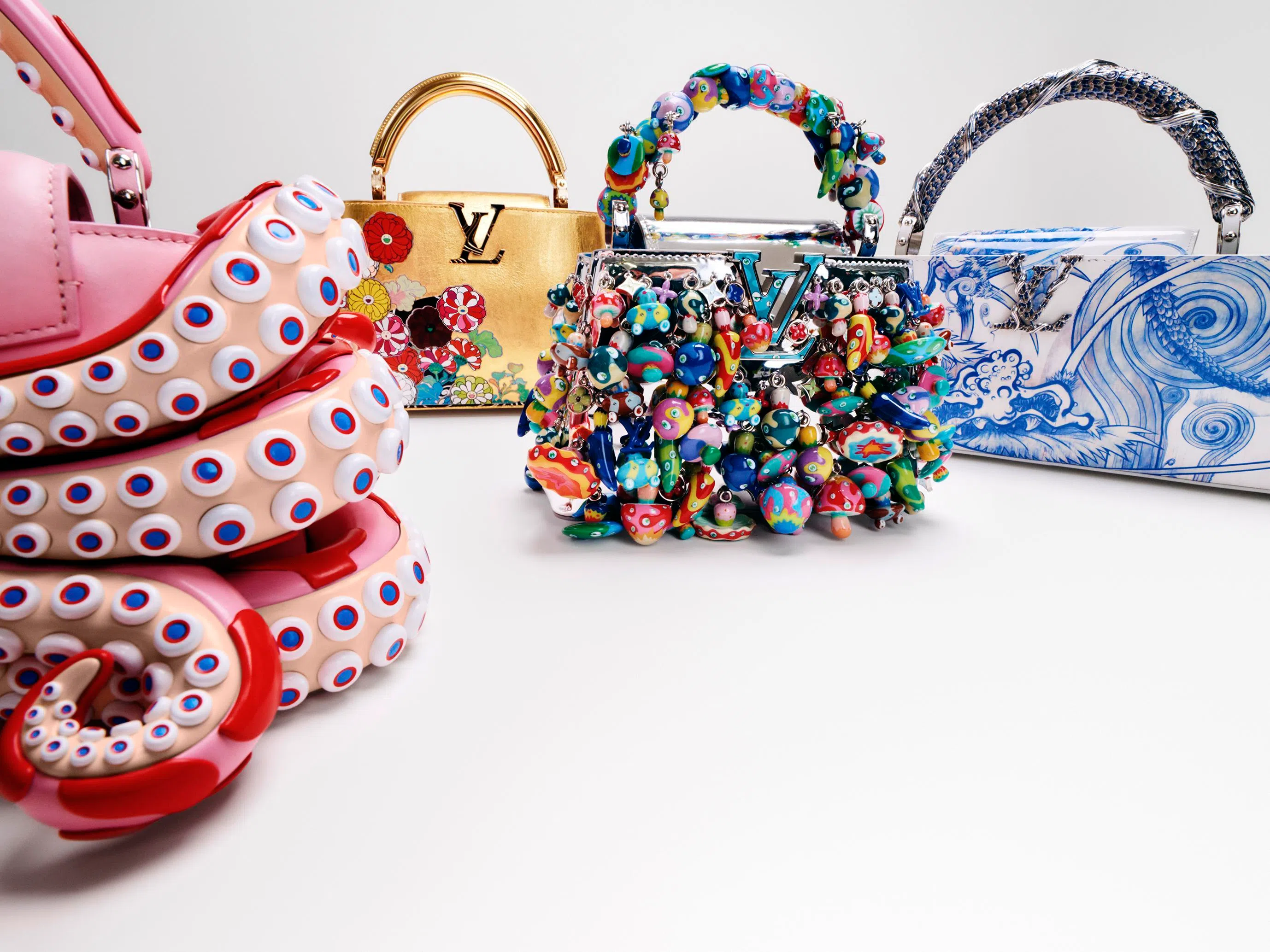 小物 LV ART Whimsy meets luxury: Louis Vuitton x Takashi Murakami