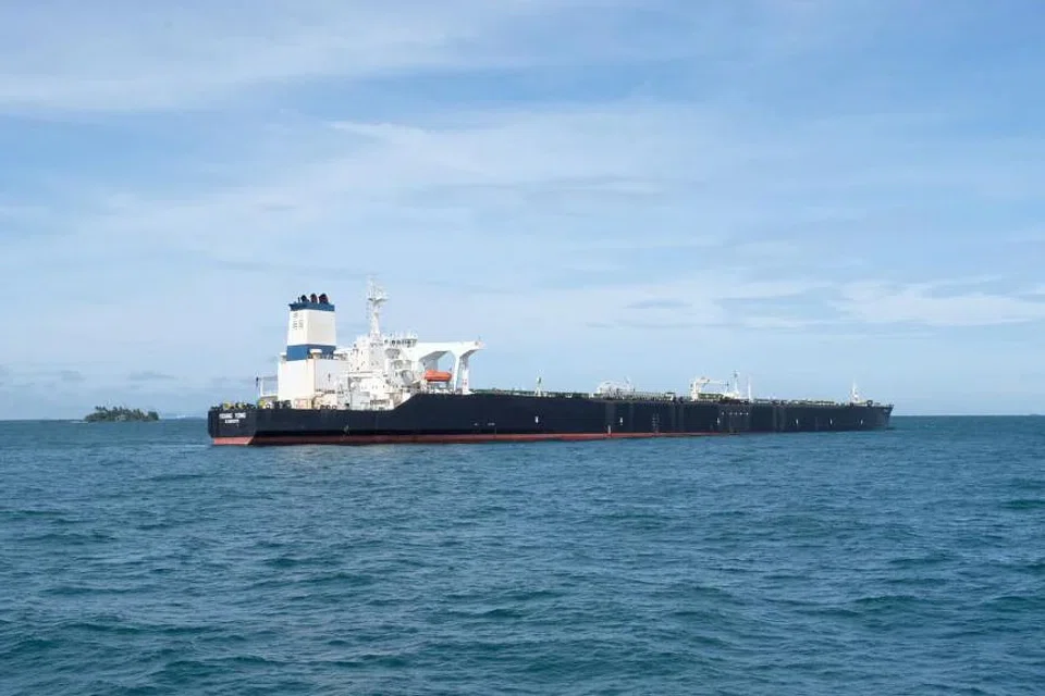 Indonesian authorities are attempting to pump out the oil from a supertanker that ran aground in Indonesian waters just off Singapore. 