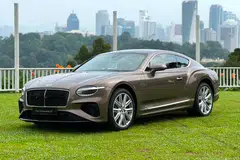 The Continental GT has evolved without really losing its essence; it still has its impossibly long bonnet, low roof and voluptuous rear.