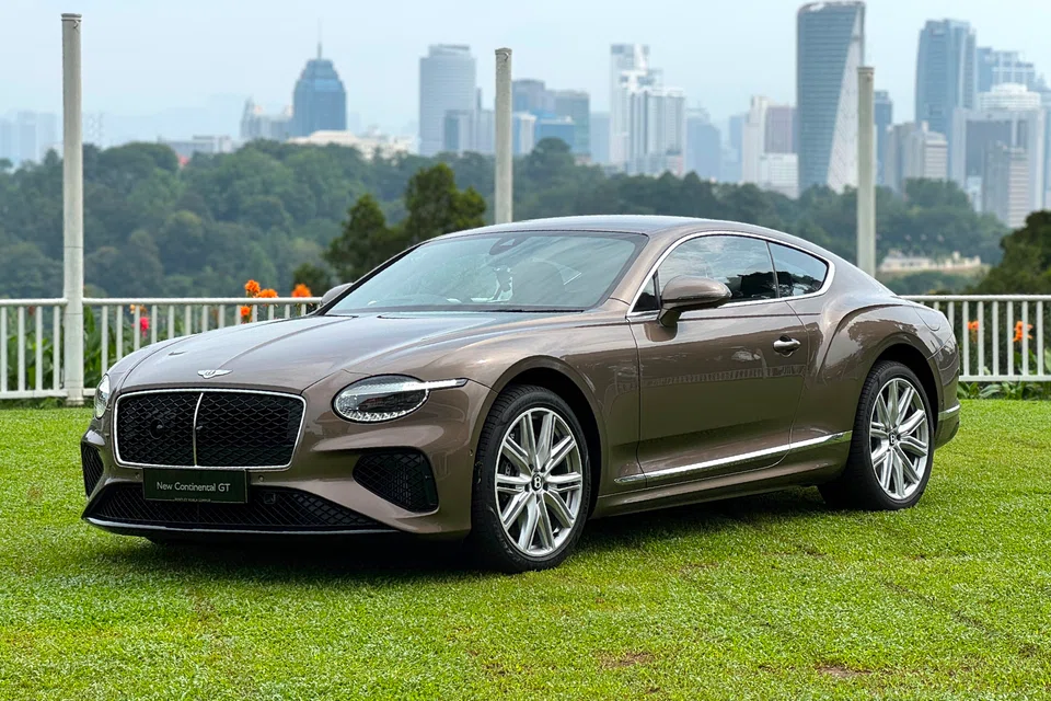 The Continental GT has evolved without really losing its essence; it still has its impossibly long bonnet, low roof and voluptuous rear.